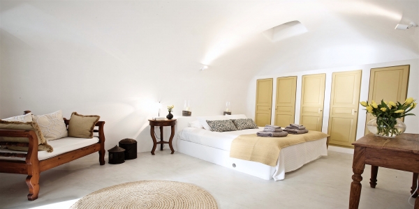 Master bedroom, super-king bed, air conditioning